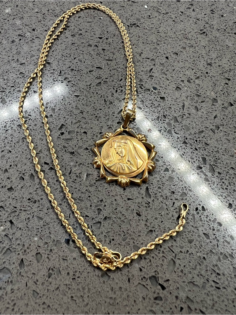 gold Virgin Mary pendant with 14k robe chain antique - Picture 5 of 10